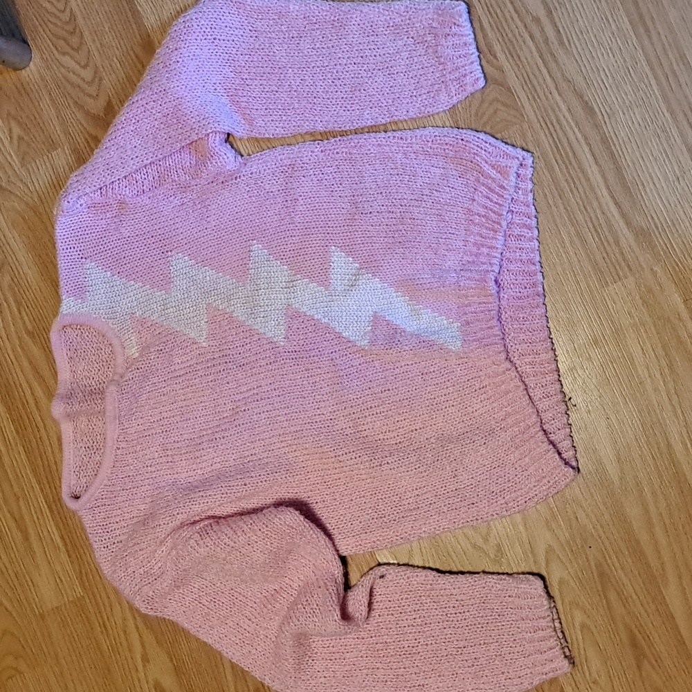 Pink Sweater w. Lightning bolt